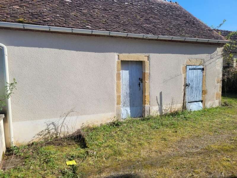 Maison à AINAY-LE-CHATEAU