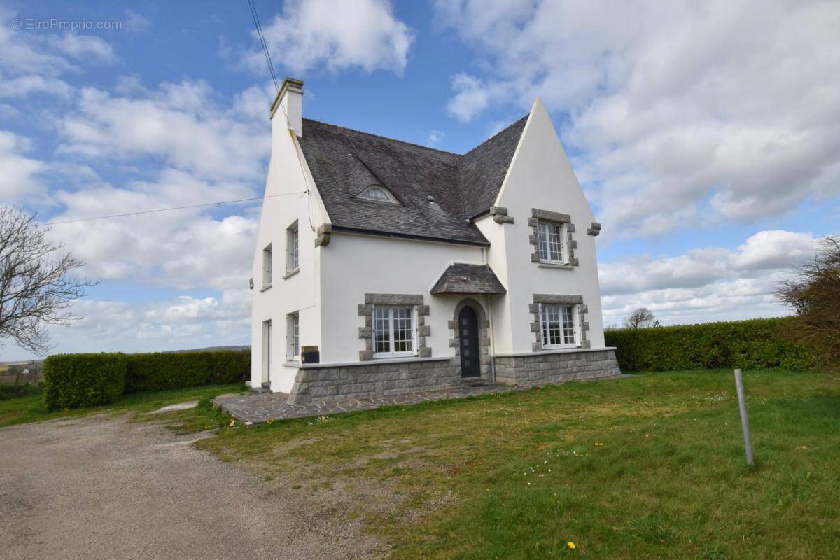 Maison à PLONEVEZ-PORZAY