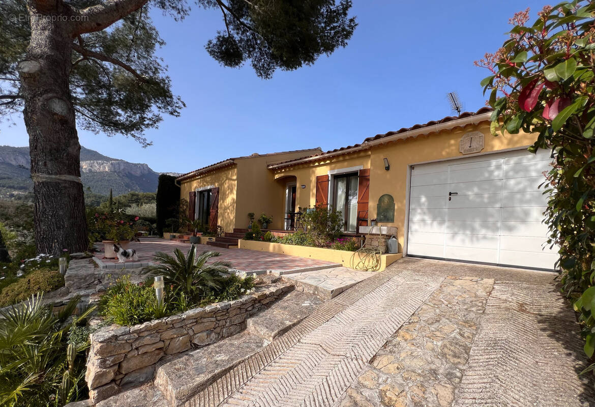 Maison à LE REVEST-LES-EAUX