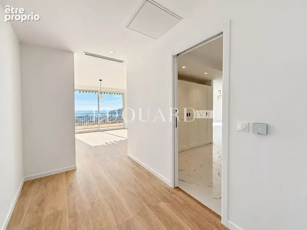 Somptueux quatre pièces à vendre avec belle vue sur la ville et la mer, en plein centre de Roquebrune Cap Martin - photo 16