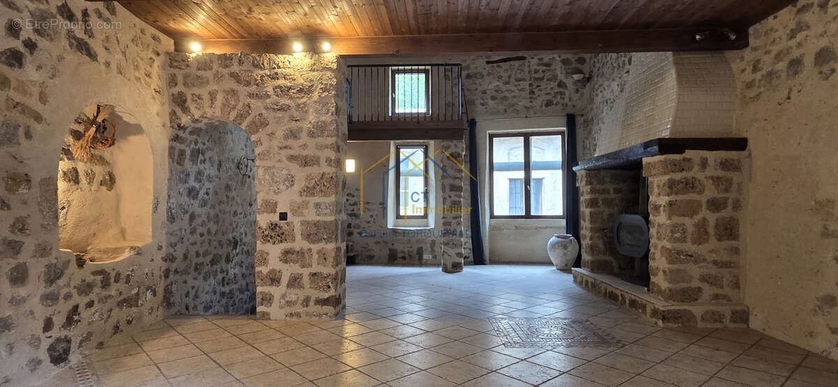 Maison à SAINT-GUILHEM-LE-DESERT