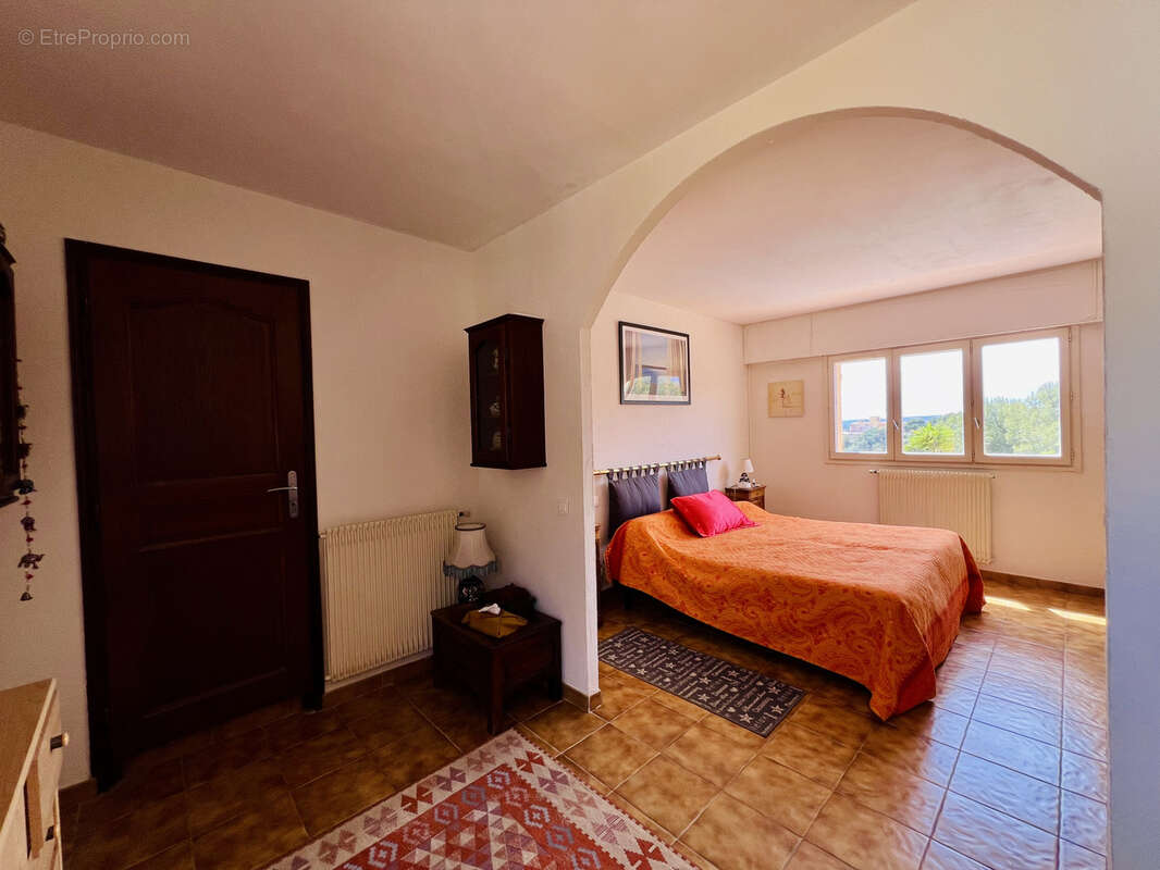 Maison à SAINT-LAURENT-DU-VAR