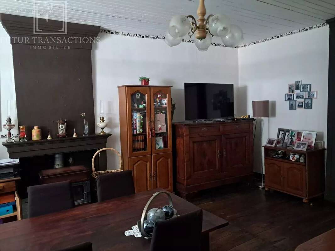 Maison à SAINT-MARTIAL-DE-VALETTE