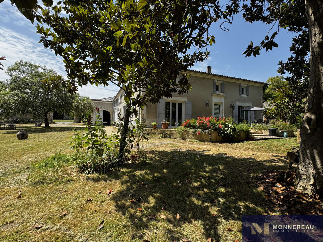 Maison à BAIGNES-SAINTE-RADEGONDE