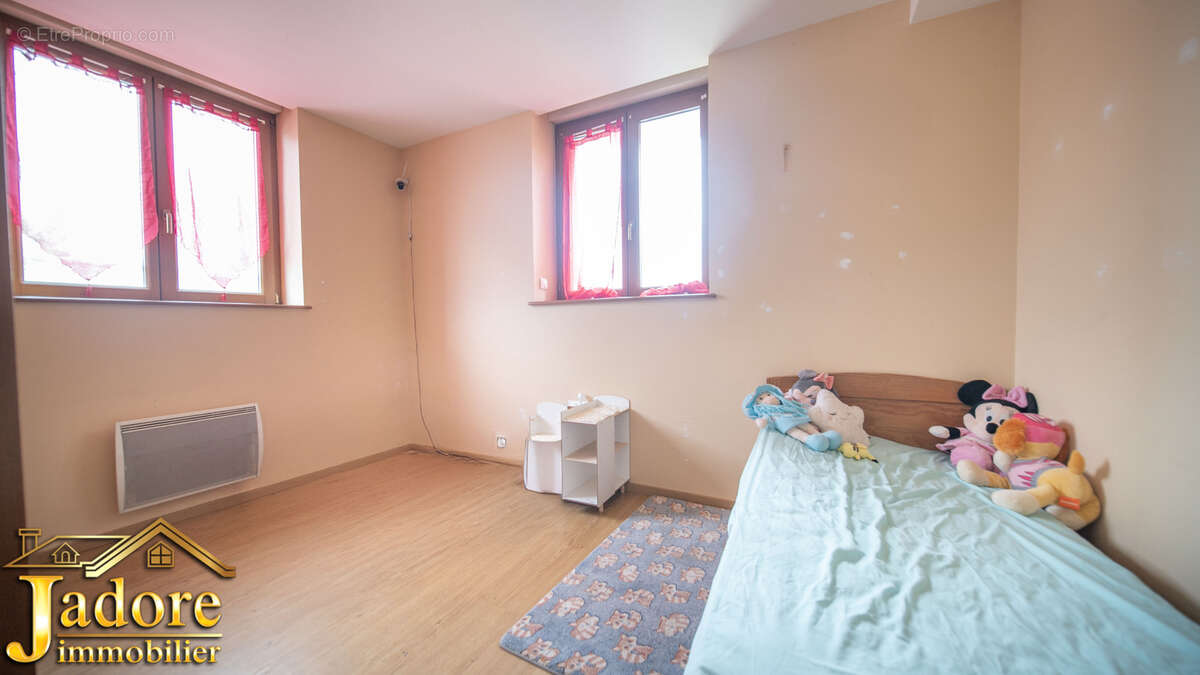 Appatrtement f4 1er etage - photo 7
