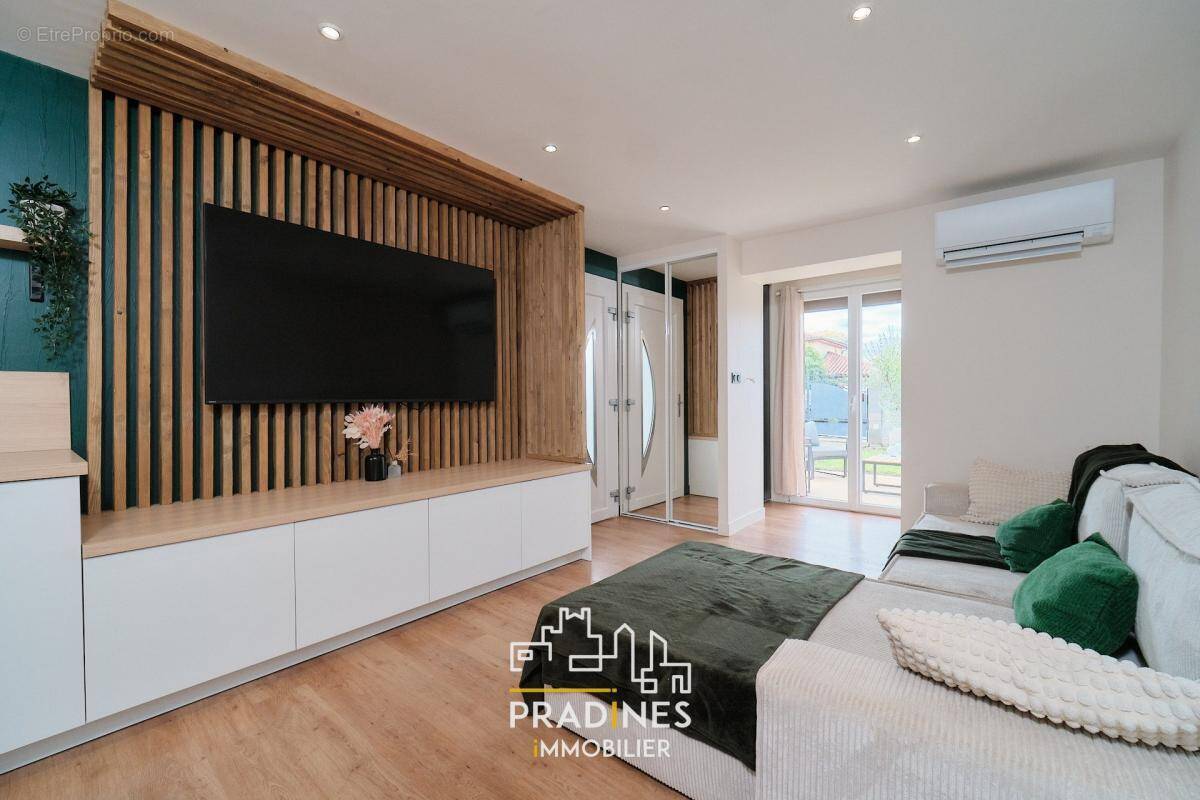 Maison à SAINT-PIERRE-DE-CHANDIEU