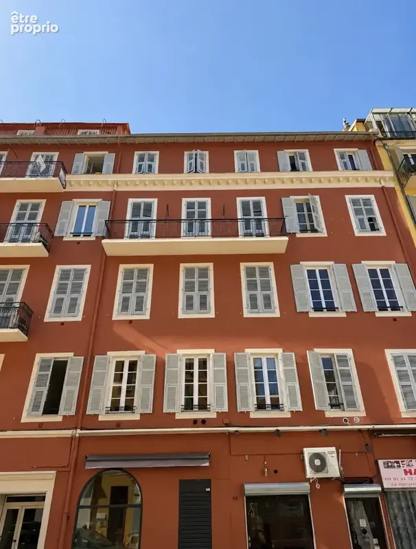 Nice // Port - Bel investissement locatif entièrement rénové et meublé - photo 7