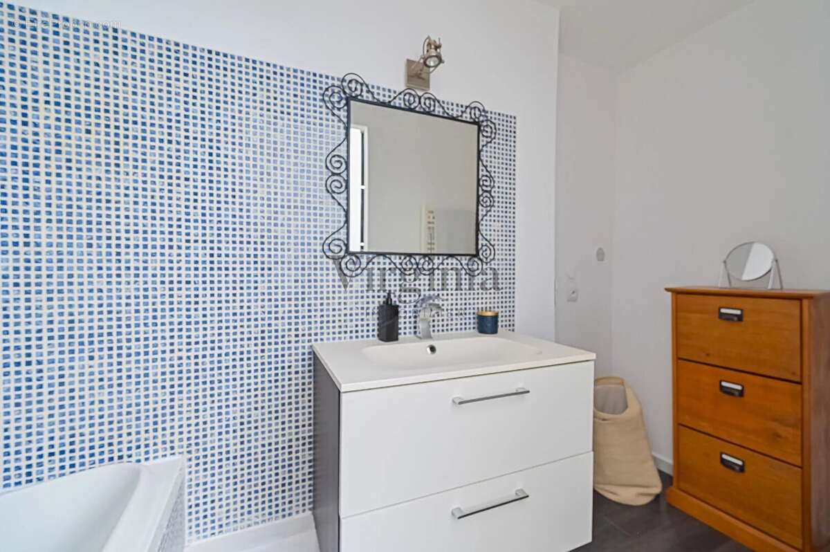 Maison de ville en duplex - Garage - 2 chambres - À deux pas du métro et du marché - photo 8