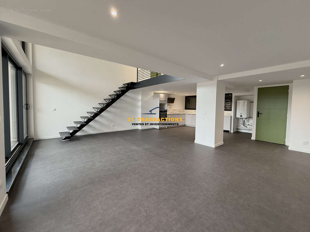 Appartement à LA TOUR-EN-JAREZ