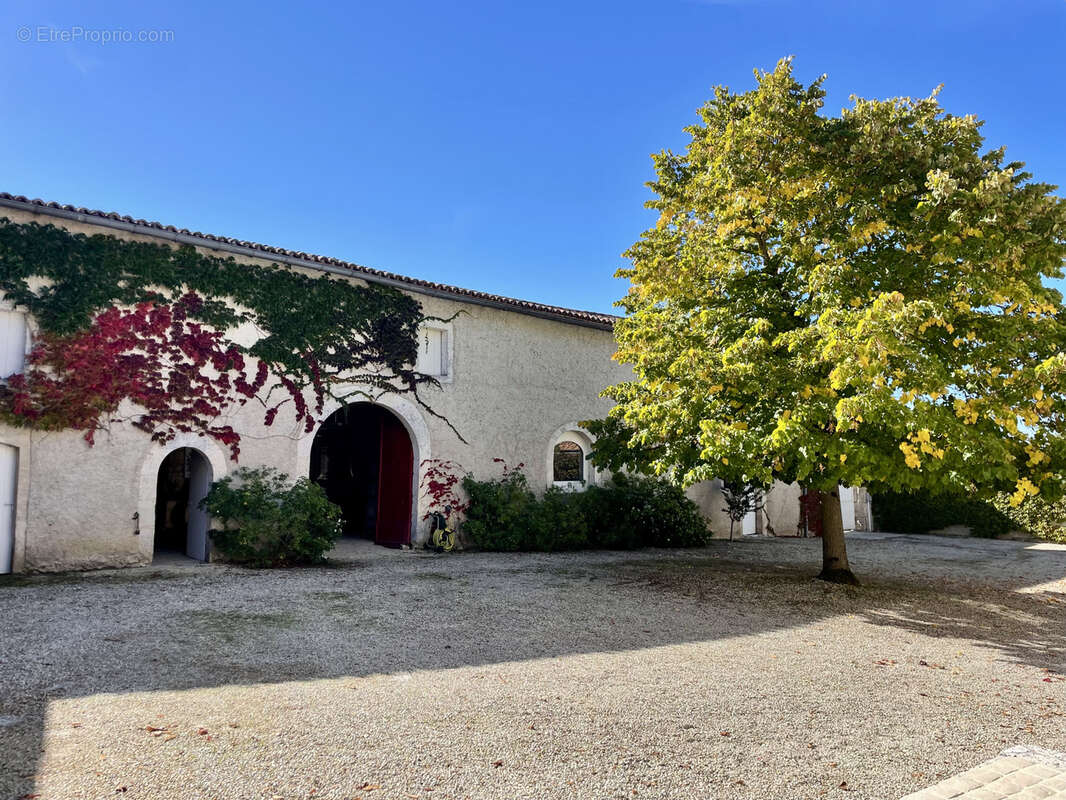 Maison à ROULLET-SAINT-ESTEPHE