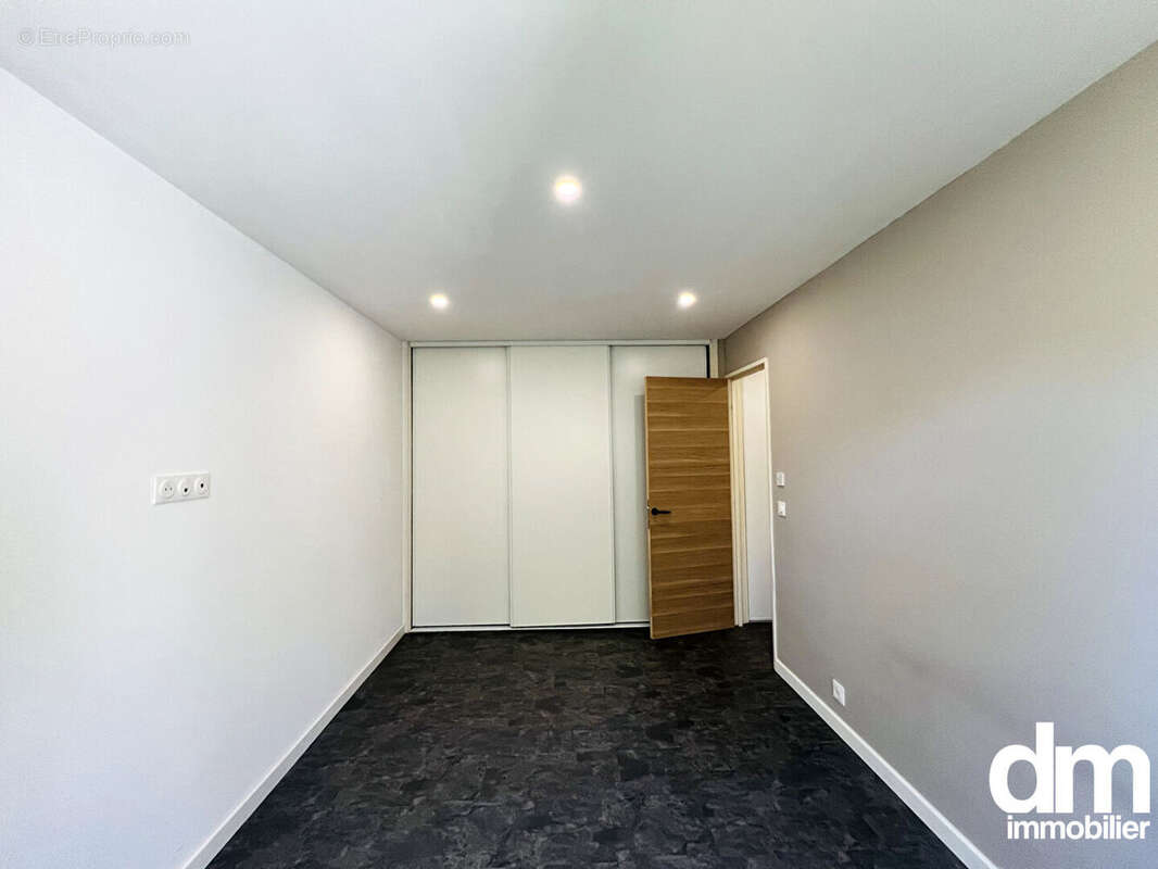 Appartement de type 4 entièrement renové d'une surface de 87m2 avec cellier, extérieur et garage - photo 9