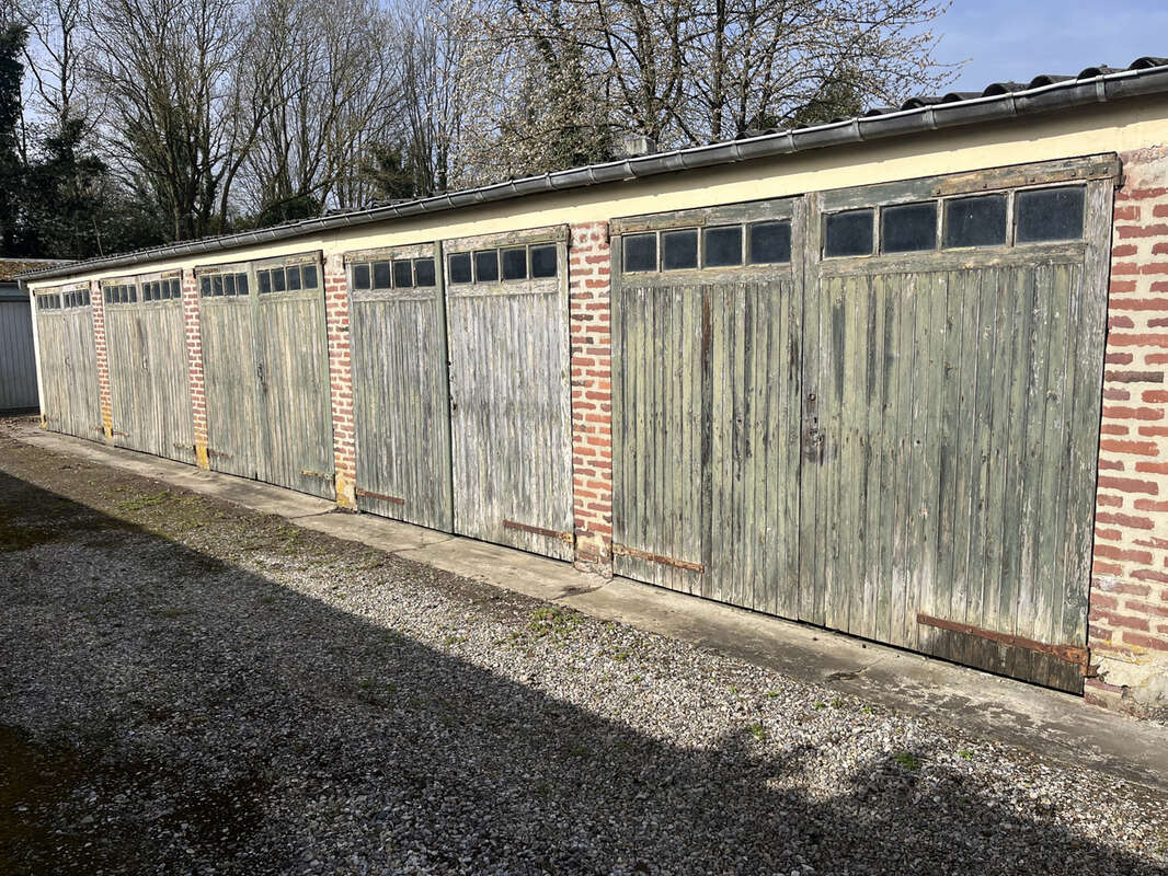 Parking à FRIVILLE-ESCARBOTIN