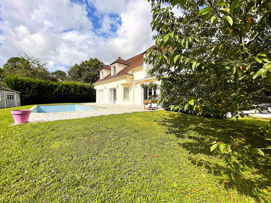 Maison à COUTEVROULT
