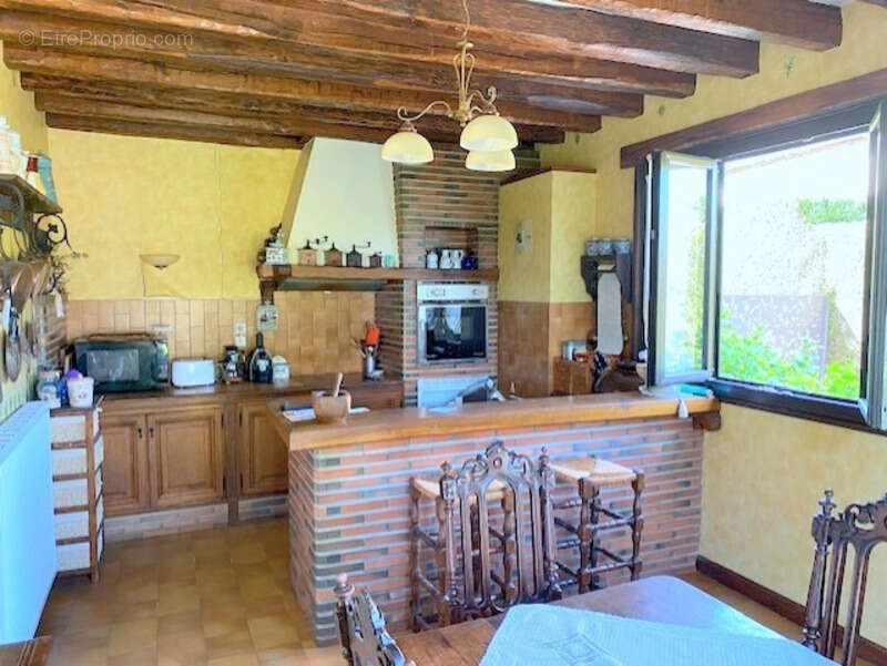 Maison à VILLENEUVE-L&#039;ARCHEVEQUE