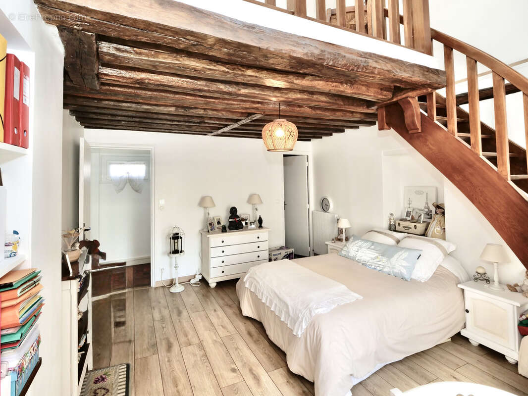 Maison à VAUX-LE-PENIL