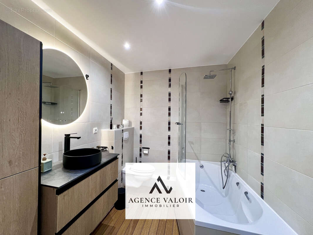 Appartement à AY-SUR-MOSELLE