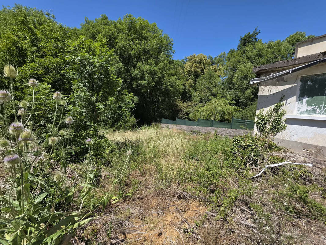 Maison à rénover avec fort potentiel - photo 4