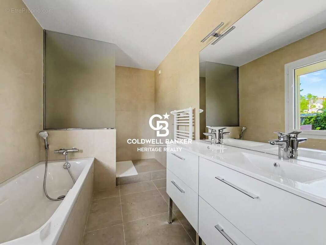 DARDILLY  – Appartement 124 m² entièrement rénové – Vue exceptionnelle sur les Monts du Lyonnais – Jardin et terrasse - photo 8