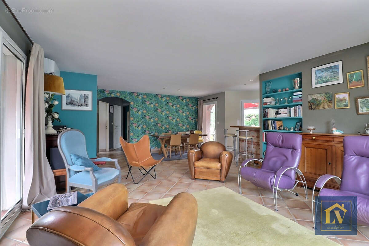 A vendre villa plain pied 5 pièces avec garages, jardin et piscine - photo 6