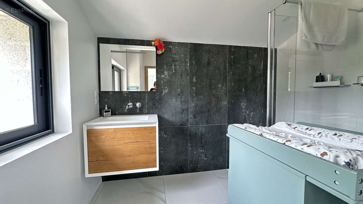 Lieu exceptionnel de 15 hectares dont 3 hectares d'etang pour cette propriete de 322 m2 - photo 32