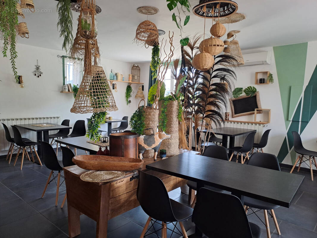 Commerce à LA ROQUE-SUR-CEZE