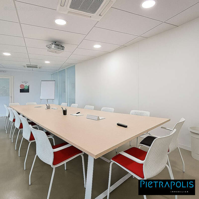 Commerce à SAINT-PRIEST