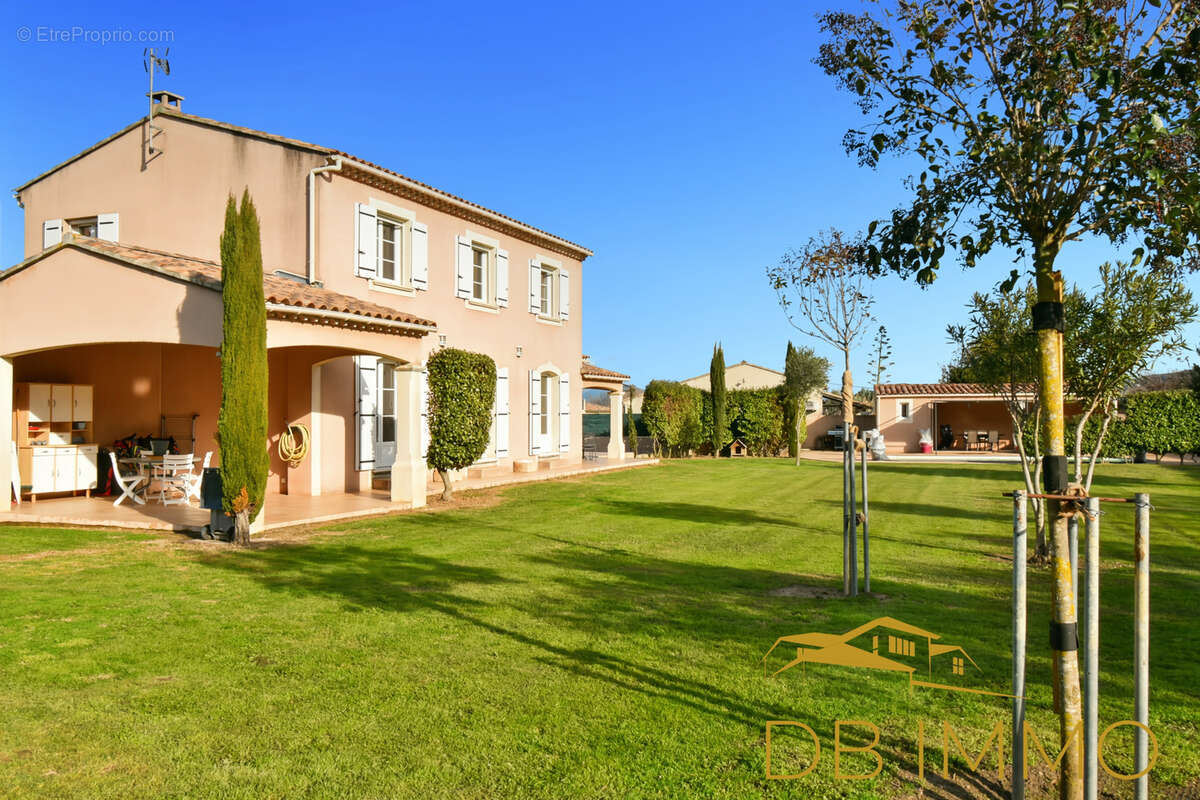 Maison à SAINT-LAURENT-DES-ARBRES