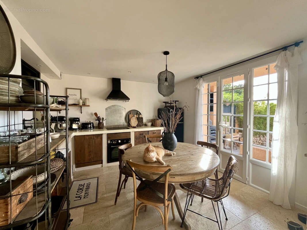 Appartement à SIX-FOURS-LES-PLAGES