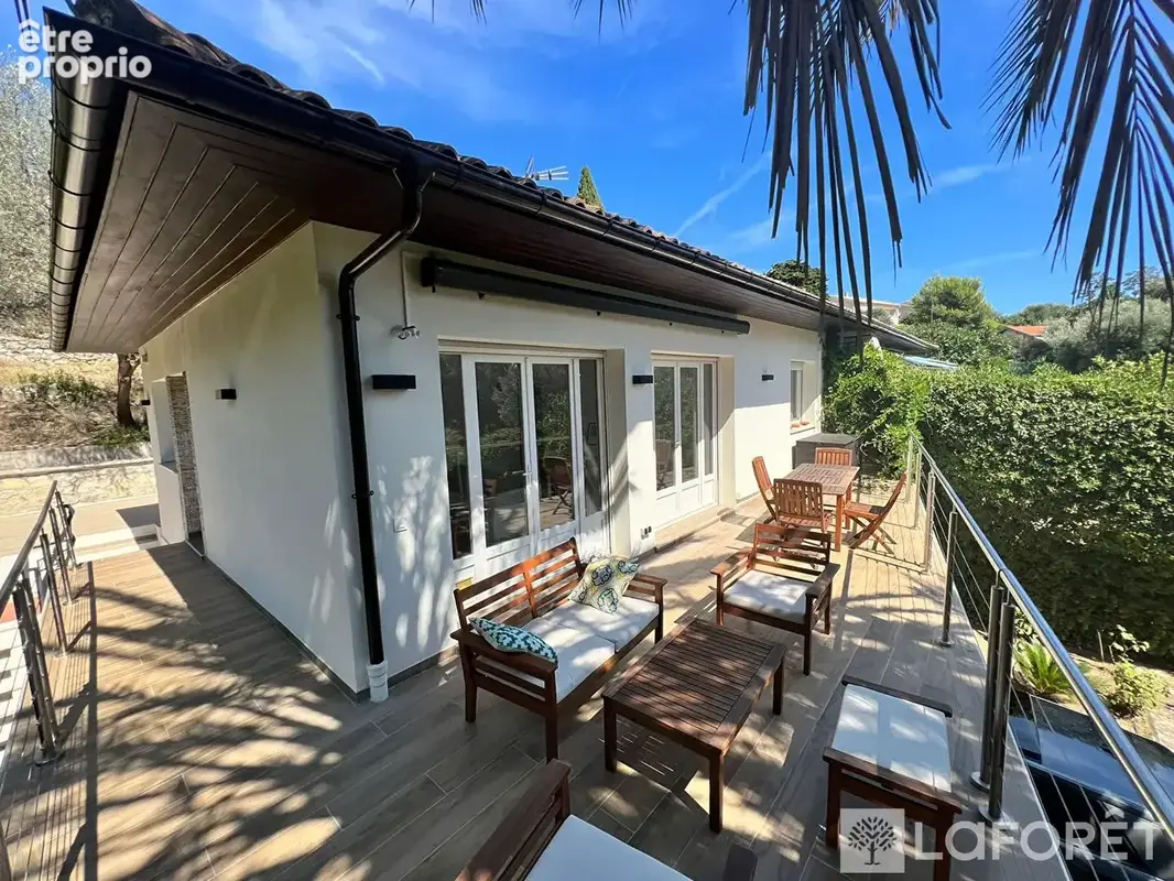 Villa  à côté de Monaco avec magnifique éxterieur,  double garage  et plusieurs places de parkings - photo 9
