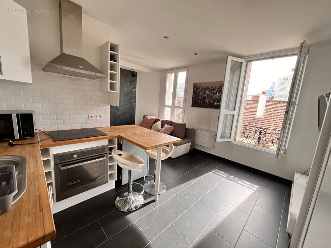 Appartement à COURBEVOIE