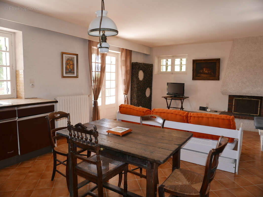 Maison à BEYNAC-ET-CAZENAC