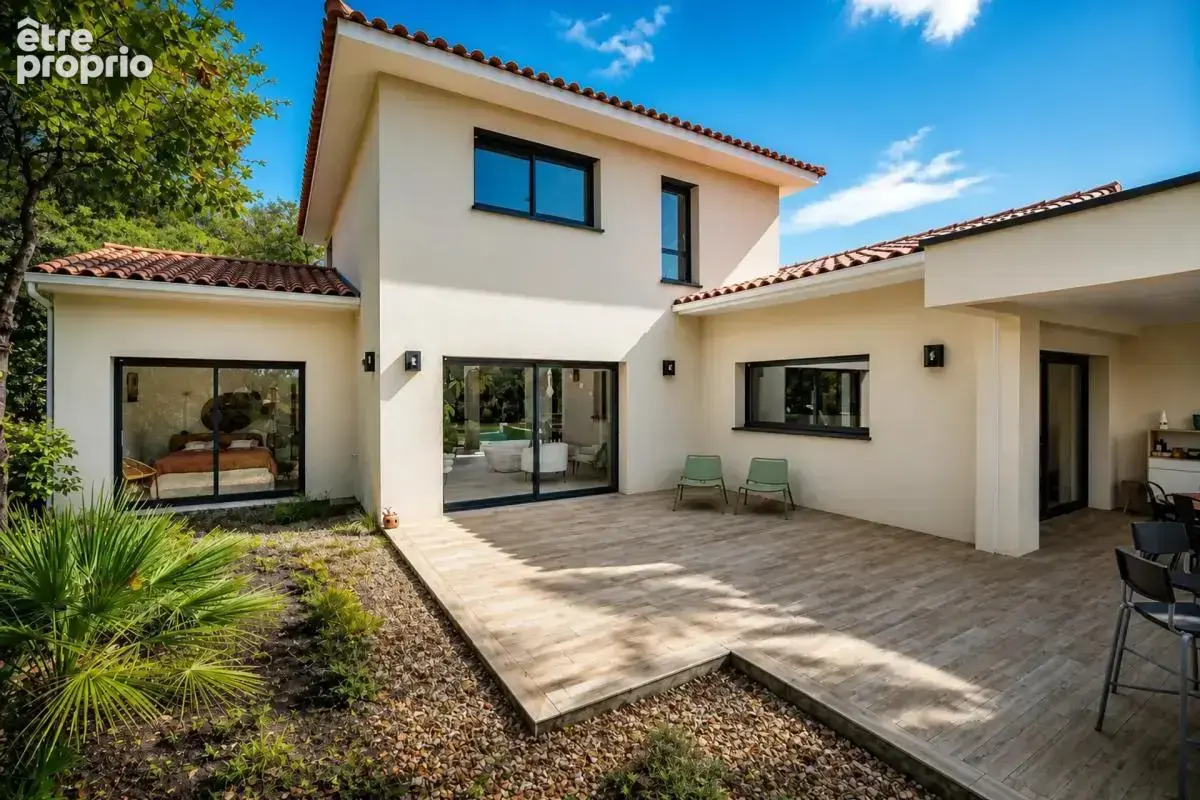 Maison de 10 pièces de 220 m² à Causse-de-la-Selle - photo 2