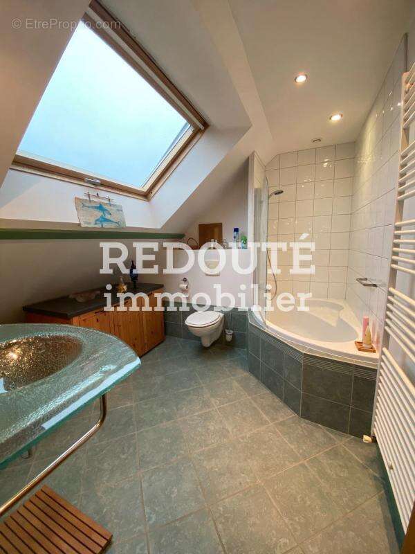 Maison à LE CHATELET-SUR-RETOURNE