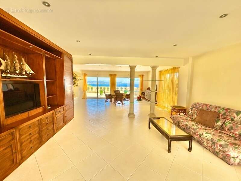 Villa d’Exception à Saint-Aygulf – Vue Mer Panoramique & Cadre Unique - photo 13