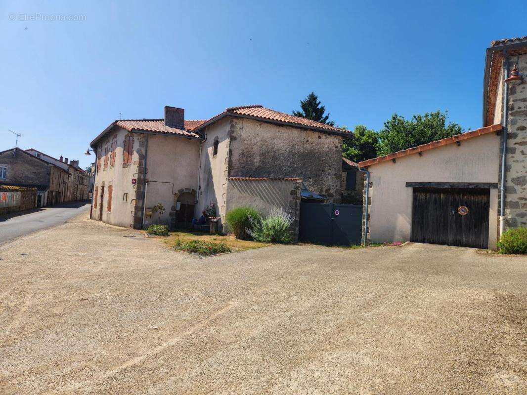 Maison à BRILLAC