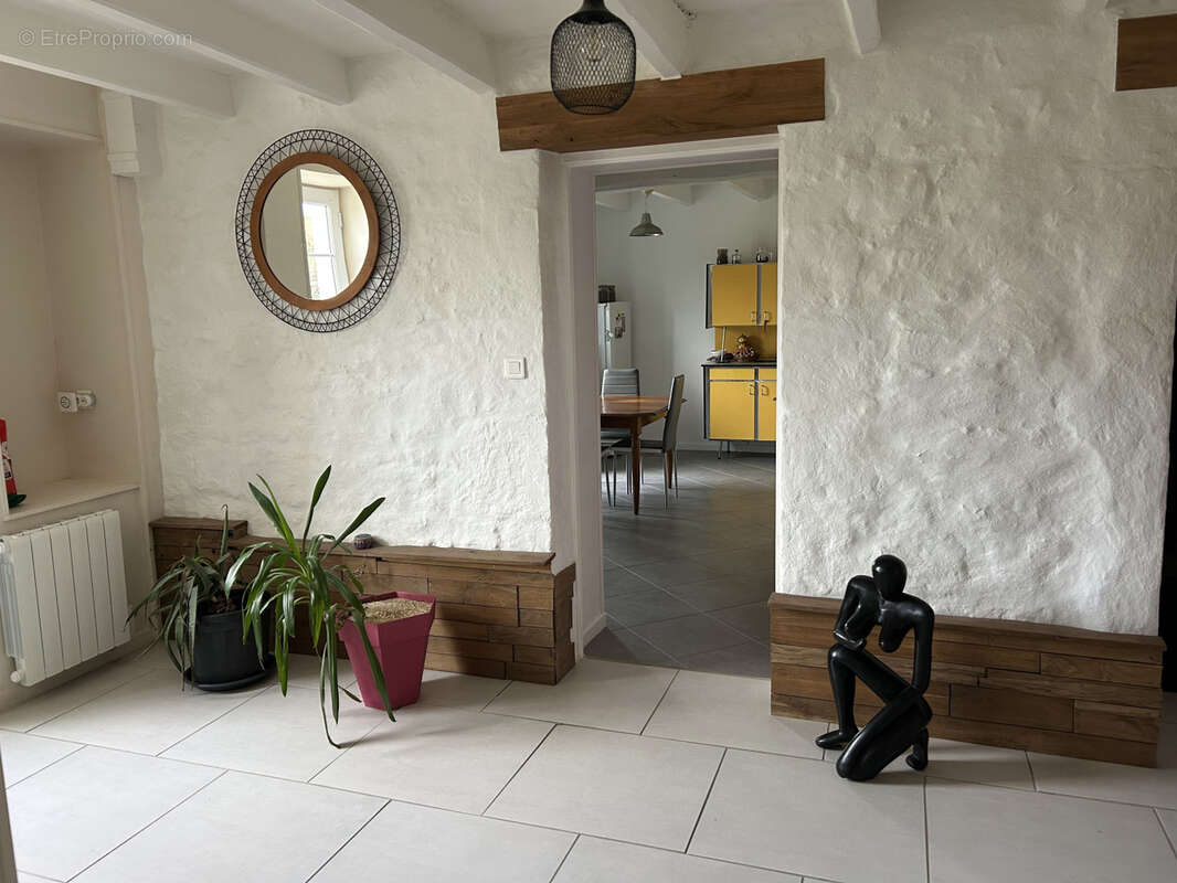 Maison à SAINT-HILAIRE-DES-LOGES