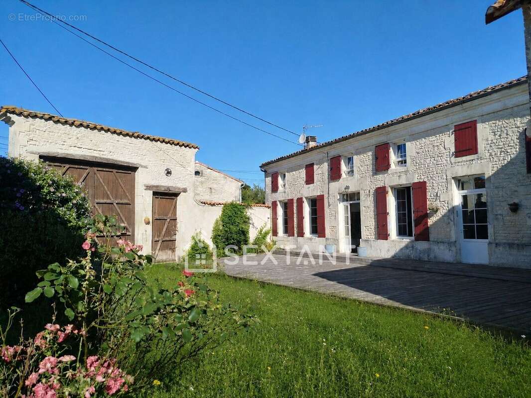 Charentaise de caractère  276 m² habitables  4 chambres  dépendances - photo 22