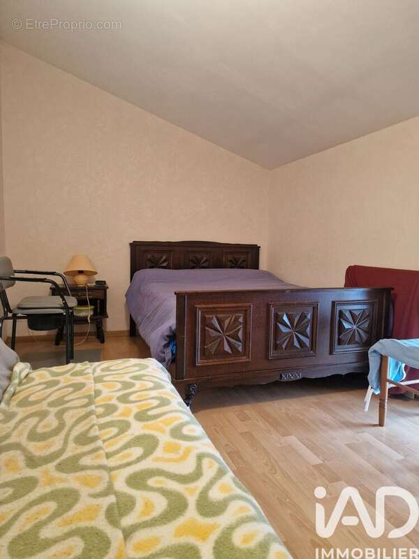 Maison 253 m² à Saint-Macaire-Du-Bois  - photo 7