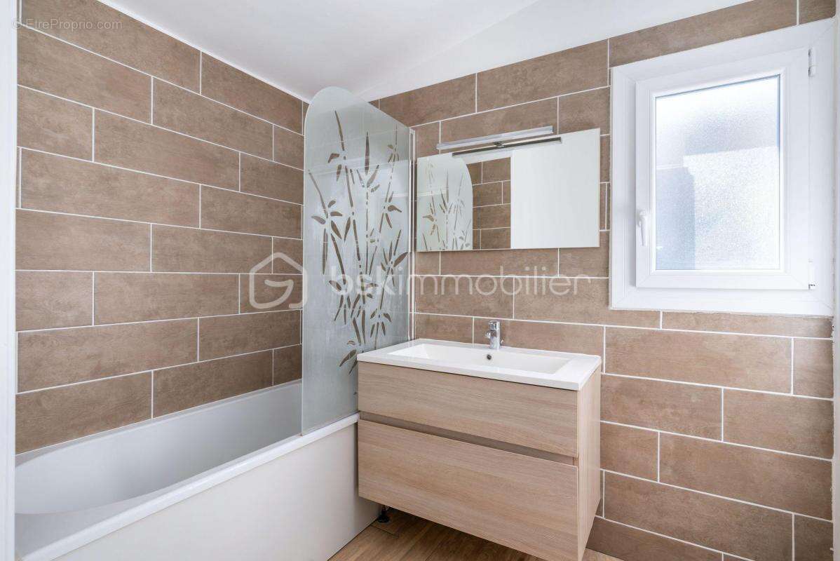 Maison à VILLEFONTAINE