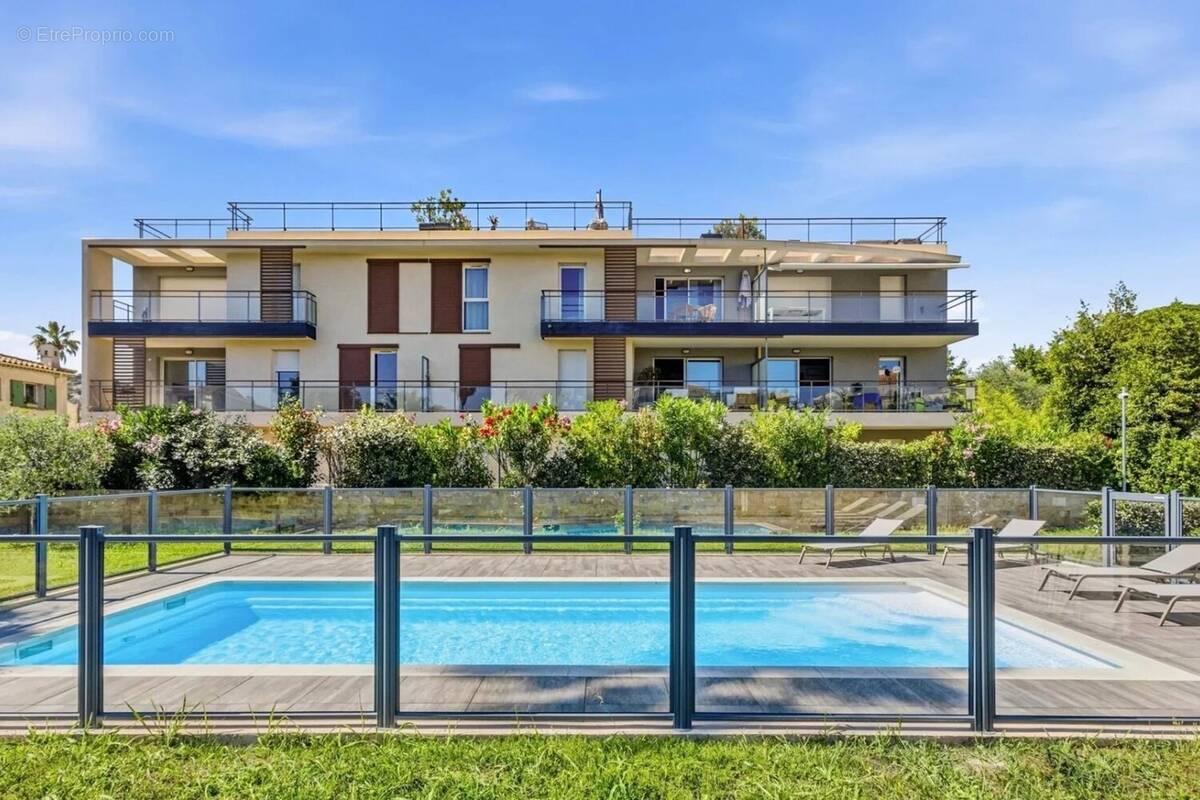 Appartement à VALLAURIS