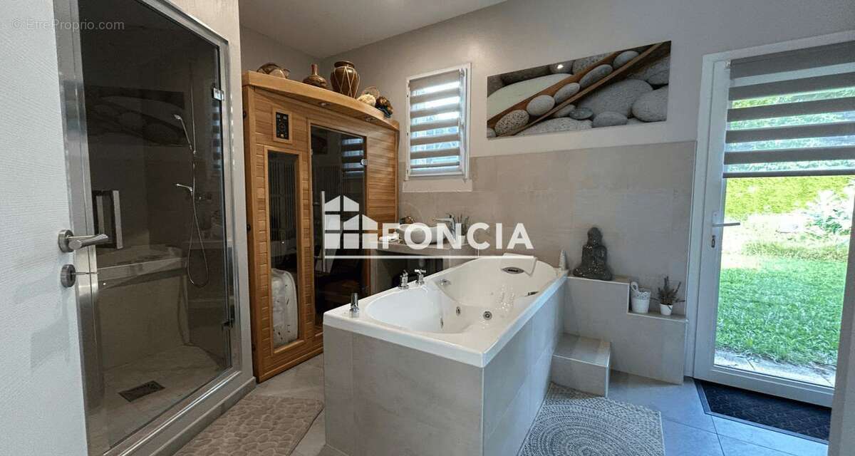 Villa d'exception 238m² -Piscine & Espace Bien-être - St-Chamond - photo 9