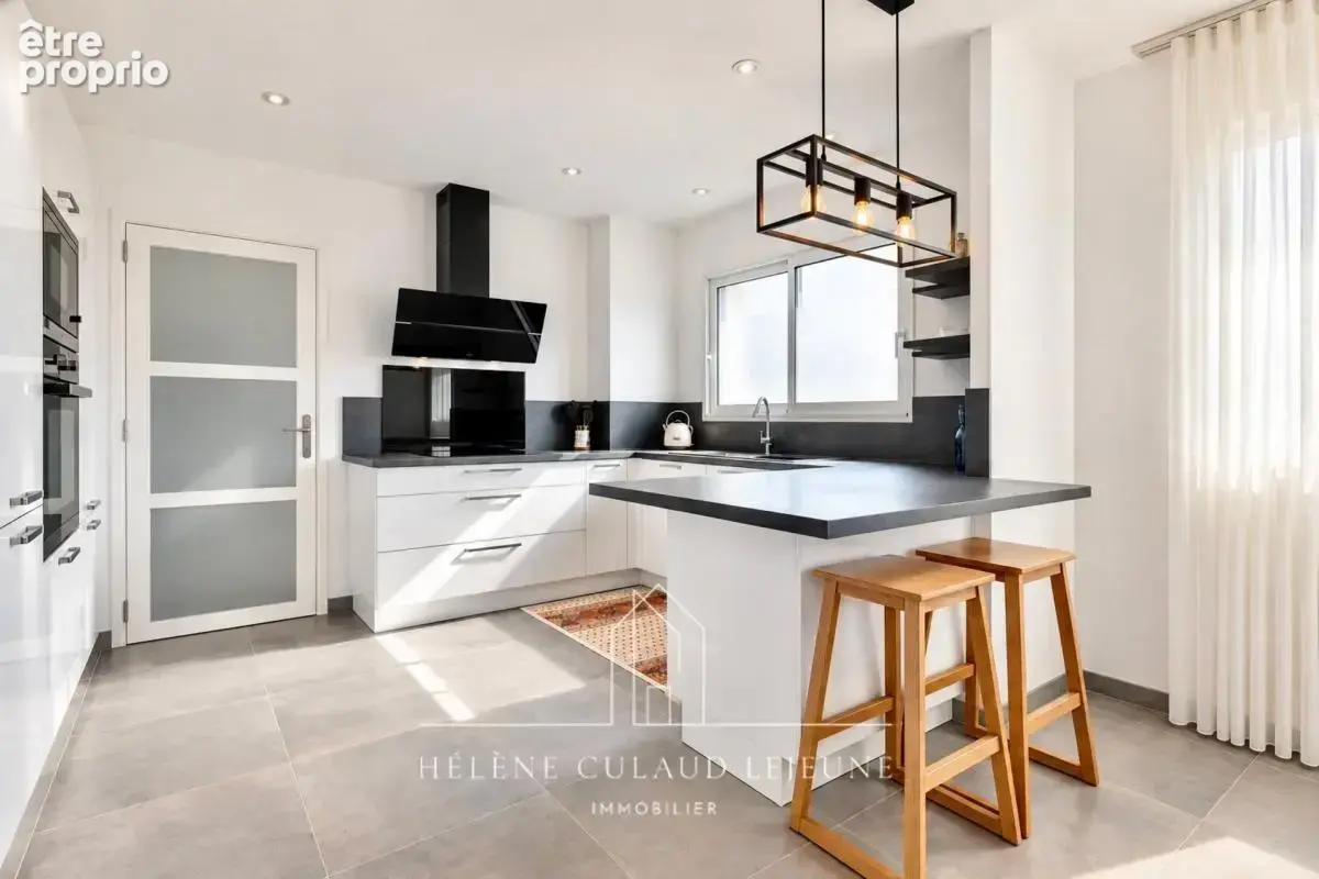 Maison contemporaine - 160 m² - saint ave - photo 4