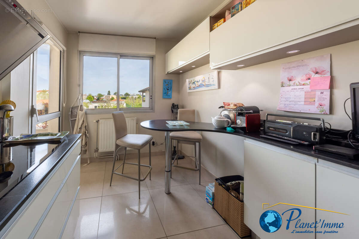 Appartement à SAINT-PRIEST-EN-JAREZ