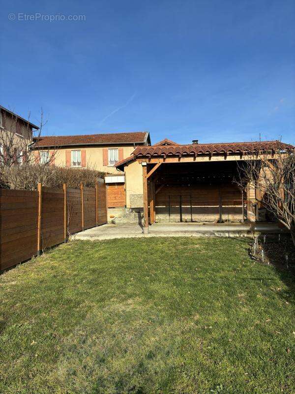 Maison à SAINT-GENIS-LES-OLLIERES