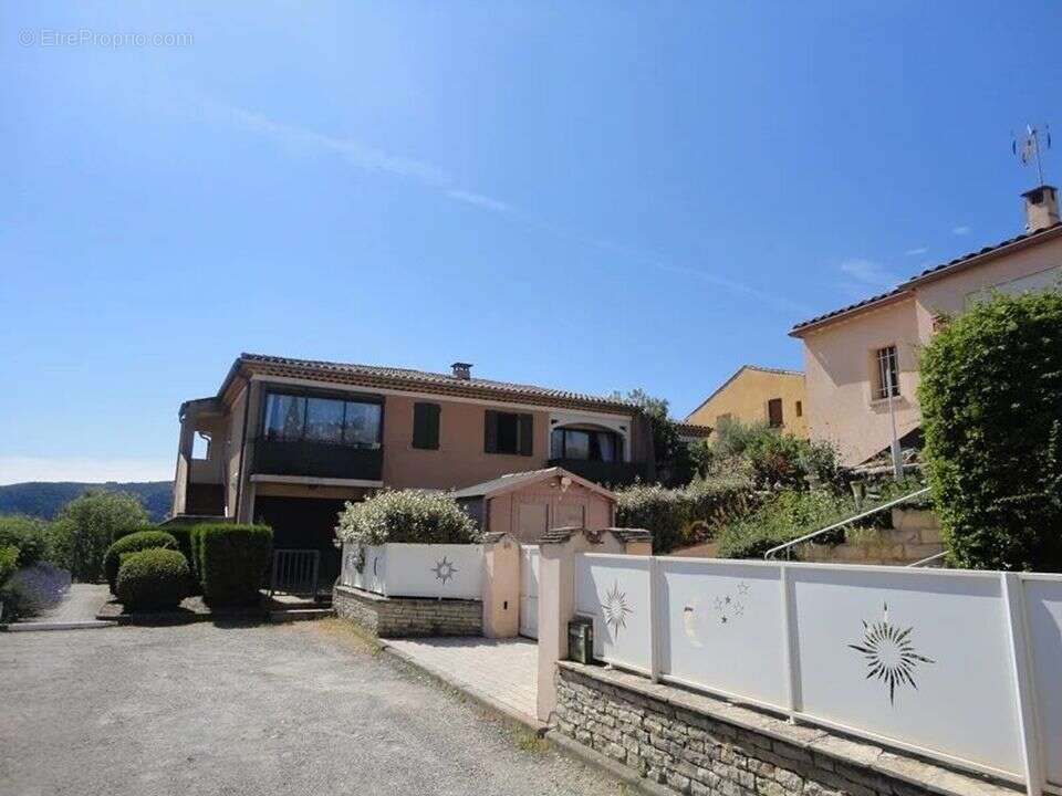 Appartement à GREOUX-LES-BAINS