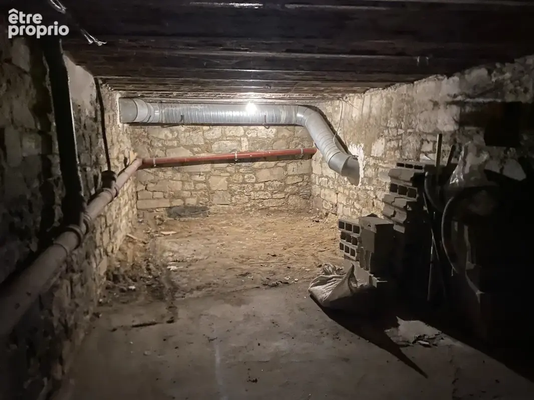 Paris XVIIIᵉ – Cave 61 m² - photo 2