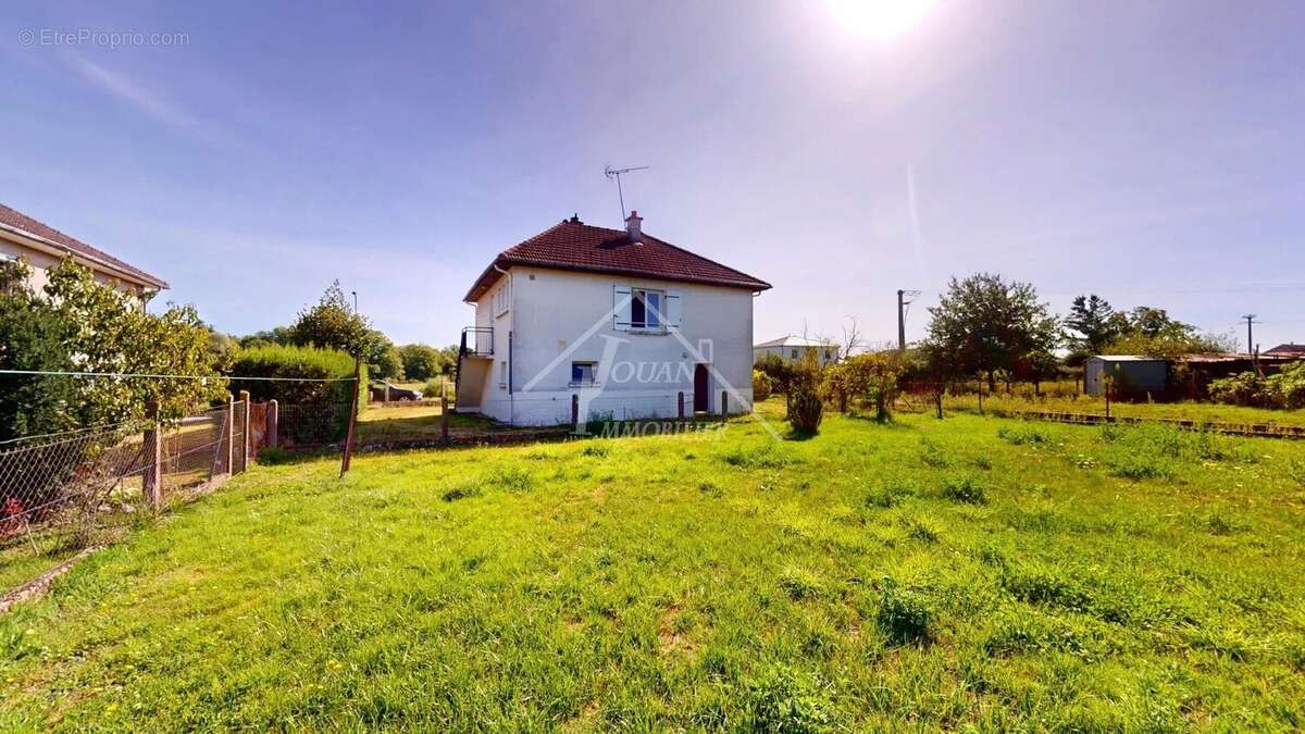 Maison à THIEL-SUR-ACOLIN