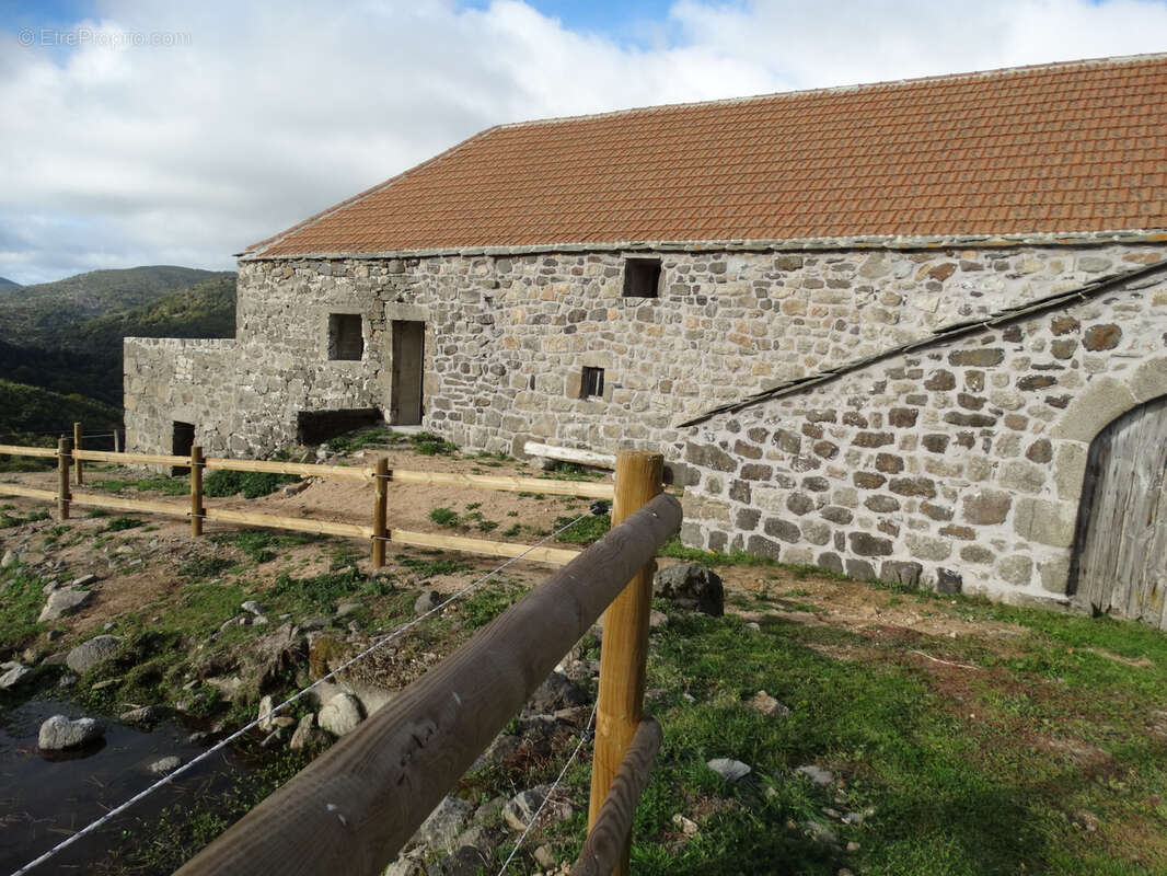Maison à MEZILHAC