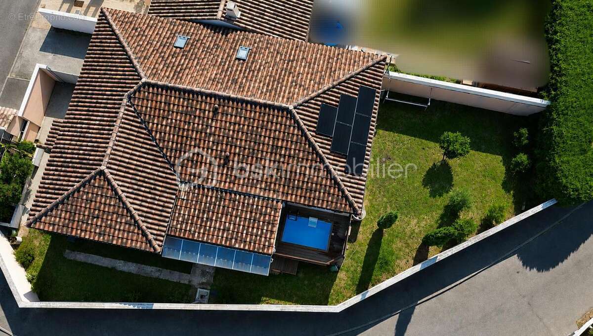 Villa de 132m² avec jardin, garage, piscine et terrasse - photo 2