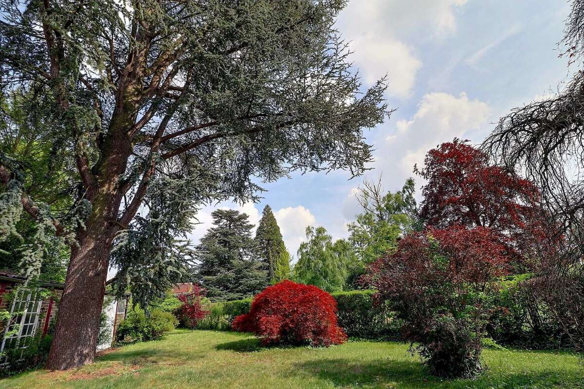 Maison à LA QUEUE-LES-YVELINES